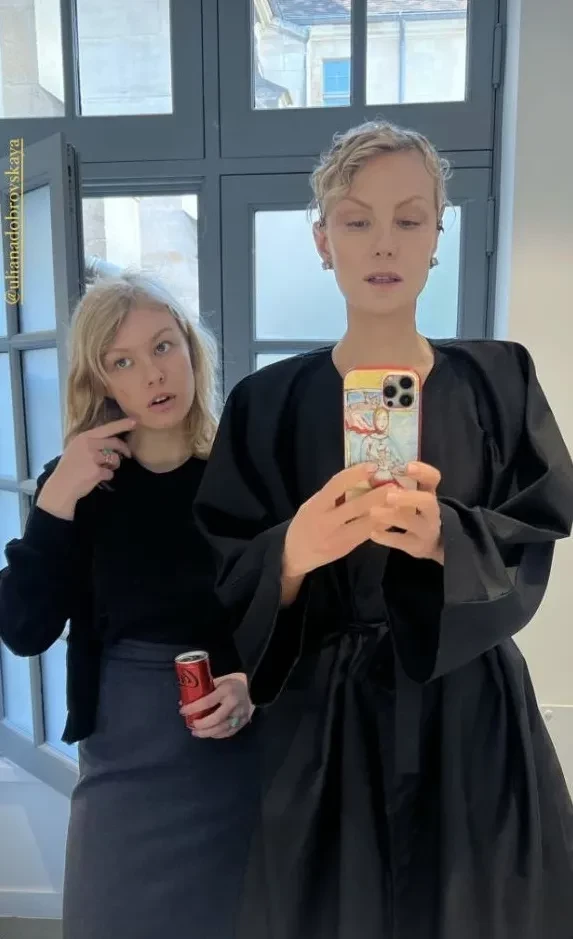 Рената Литвинова показала редкое фото с дочерью Ульяной на фоне слухов о её беременности