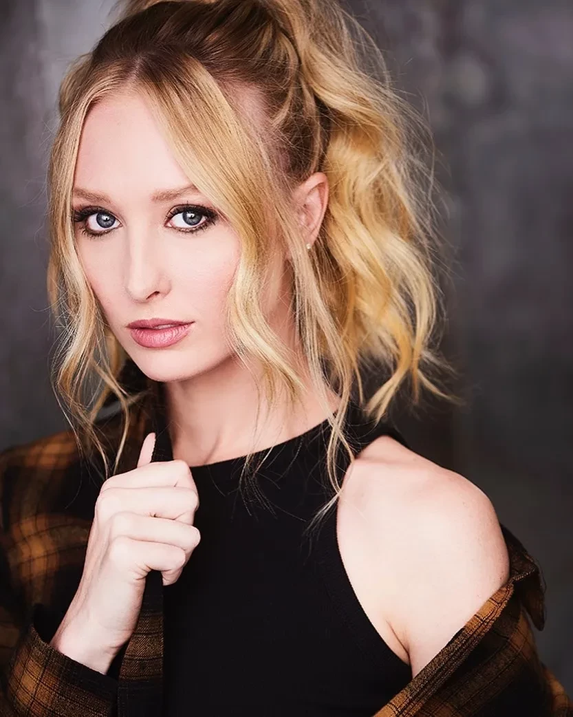 Звезда сериала "Как я встретил вашу маму" Джейсон Сигел сделал предложение своей девушке Кайле Радомски