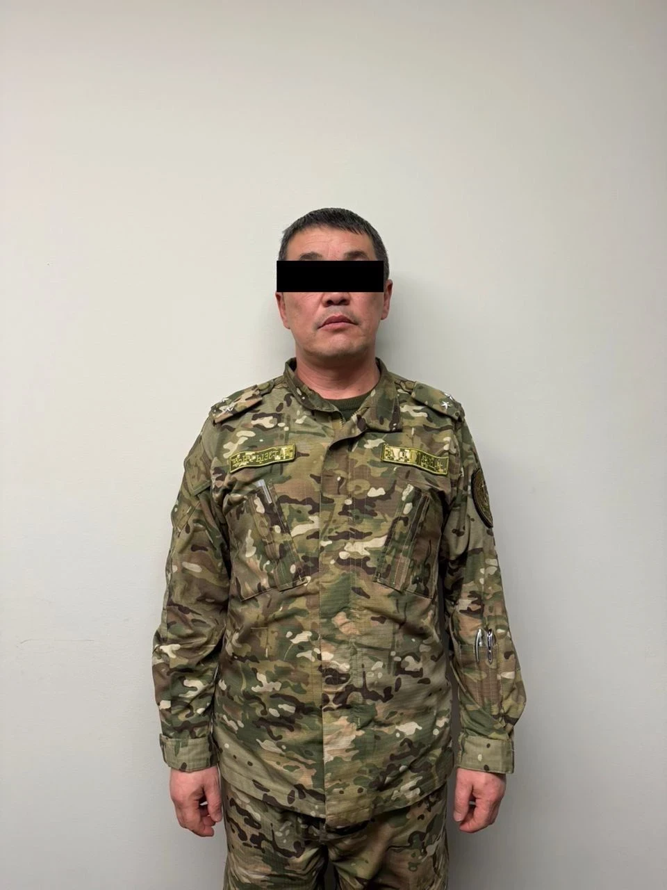 ГКНБ задержал сотрудника колонии и милиционера