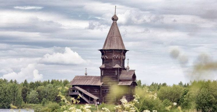 История деревянного храма Успения Богородицы в Карелии, который сгорел 10 августа 2018 года