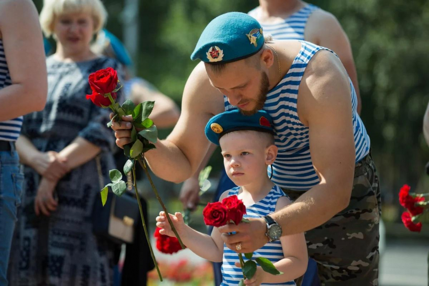 Какие праздники отмечаются 2 августа 2022 года в России военными и верующими людьми