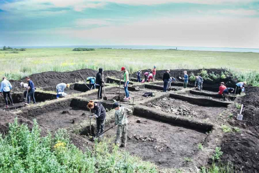 Археологи нашли захоронения из тысячелетнего крематория неизвестного народа под Псковом