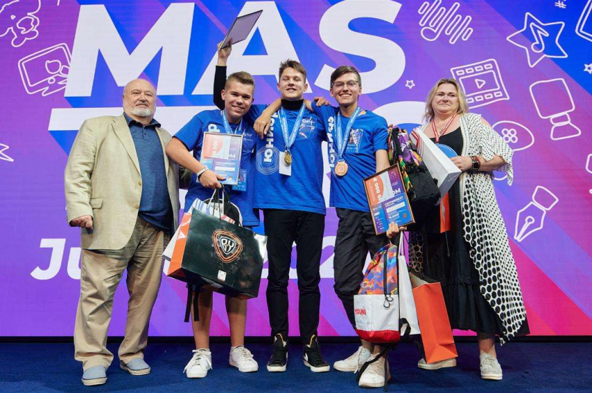 К учебному году подготовлены: победители ArtMasters Junior получили подарки - школьные наборы от BY