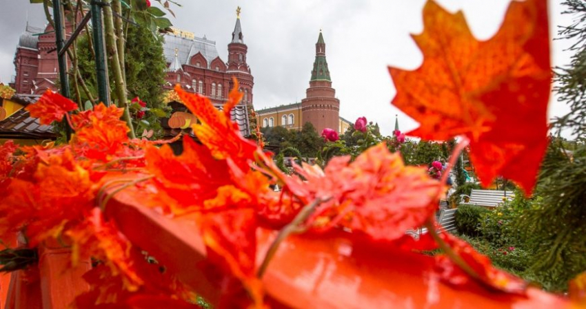 Осень окончательно придет в Москву внезапно: когда ждать изменений погоды