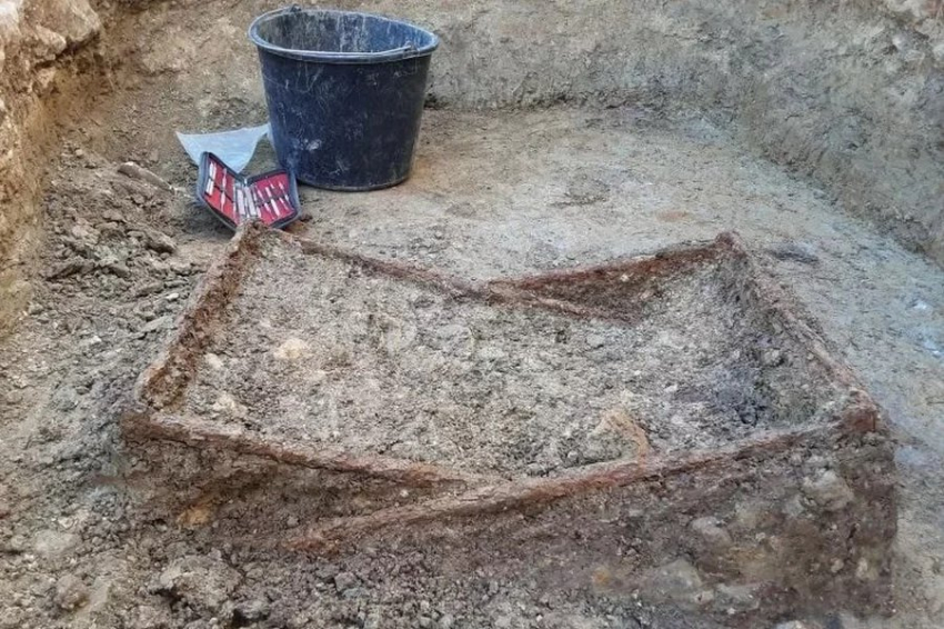 Складной стул, возрастом 1400 лет, обнаружили археологи в Германии