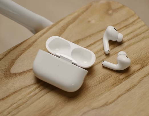 Владельцам AirPods Pro 2 стали рассылать требование как можно скорее заменить аккумулятор