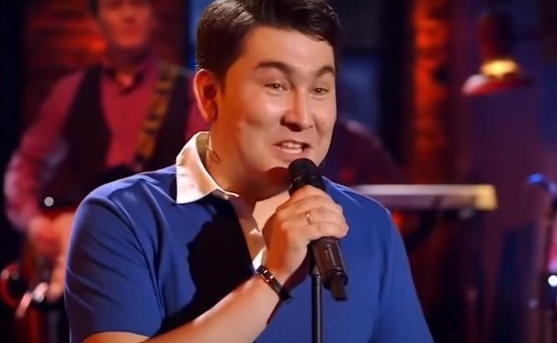 Знакомство с будущей женой в 5 лет и конфликт с другом: Азамат Мусагалиев рассказал о своей жизни