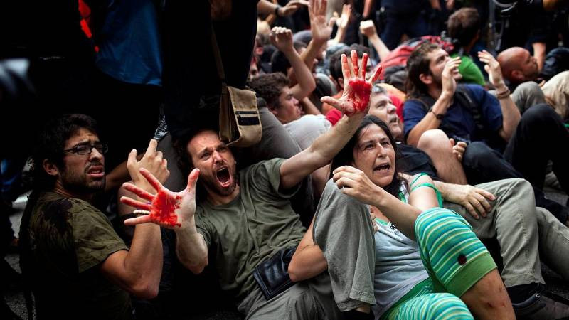 Как при массовых мероприятиях не стать жертвой давки в толпе: советы экспертов