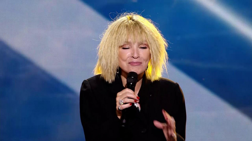 Поклонники назвали фальшью слезы Вайкуле по музыканту из Украины