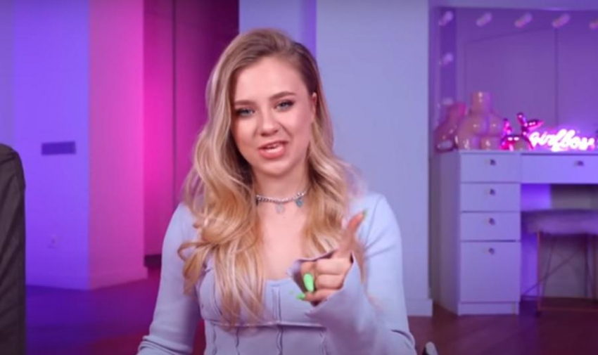 Блогер Екатерина Адушкина не намерена менять себя из-за критики