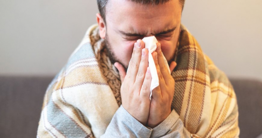 Сколько раз допустимо простужаться за сезон: врач назвала норму