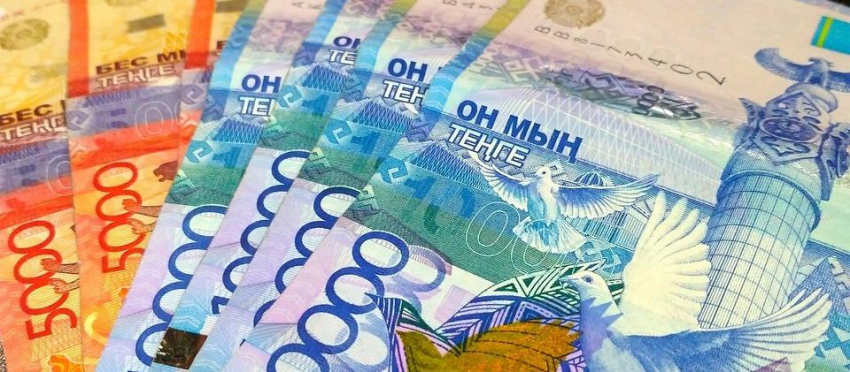 Экономист рассказал, почему не стоит вкладываться в тенге, несмотря на рост валюты