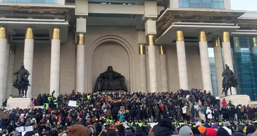 Жители Монголии устроили бунт: чем недовольны протестанты