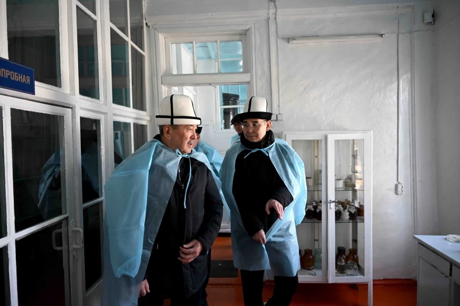 Касымалиев проверил больницы в Караколе и поручил их модернизировать